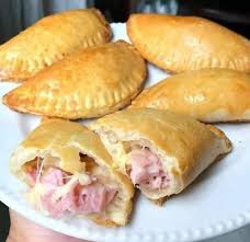 Imagem de uma fogazza de presunto e queijo